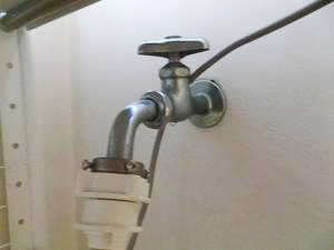 水漏れしている洗濯水栓