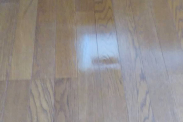 傷を修復したフロア