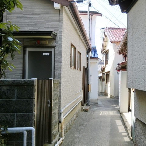 住宅裏の死角